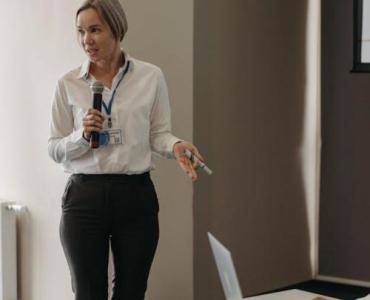 Włącz swój wewnętrzny kompas: odważniejsze decyzje w biznesie dzięki intuicji