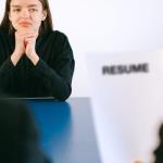 Skok w bok, krok w górę: jak wejść do nowej branży i przyspieszyć karierę w dorosłym życiu