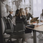 Turbo‑wzrost bez rozbudowy zespołu: 9 strategii, które pozwolą Twojej firmie rosnąć lekko